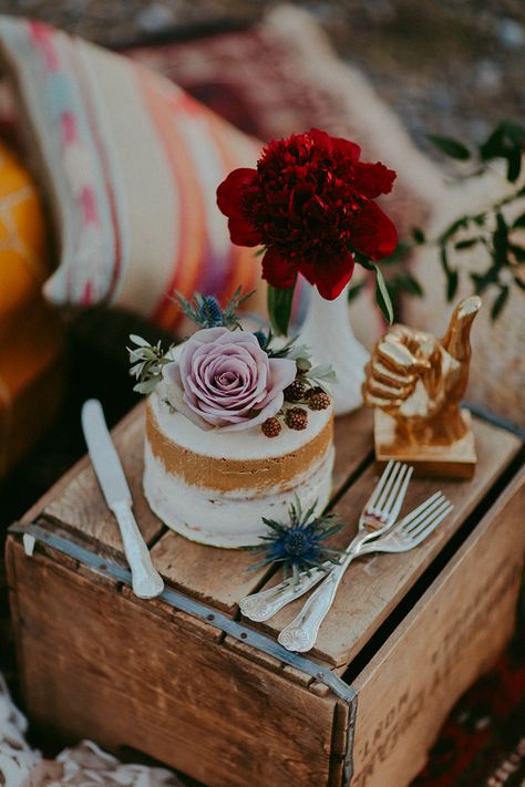 Intimate elopements will always hold a special place in our hearts. This boho styled shoot is sure to inspire anyone hoping to say I Do in the most romantic of ways. We could spend all day looking at this elopement inspiration with a show-stopping Bohemian lace gown and adorable picnic for two. #ruffledblog Cake Photography Styling, Wedding Centerpieces Boho, Cake Friends, Boho Wedding Cake, Elopement Shoot, Elopement Styling, Lace Wedding Cake, Amazing Wedding Cakes, Cake Photography