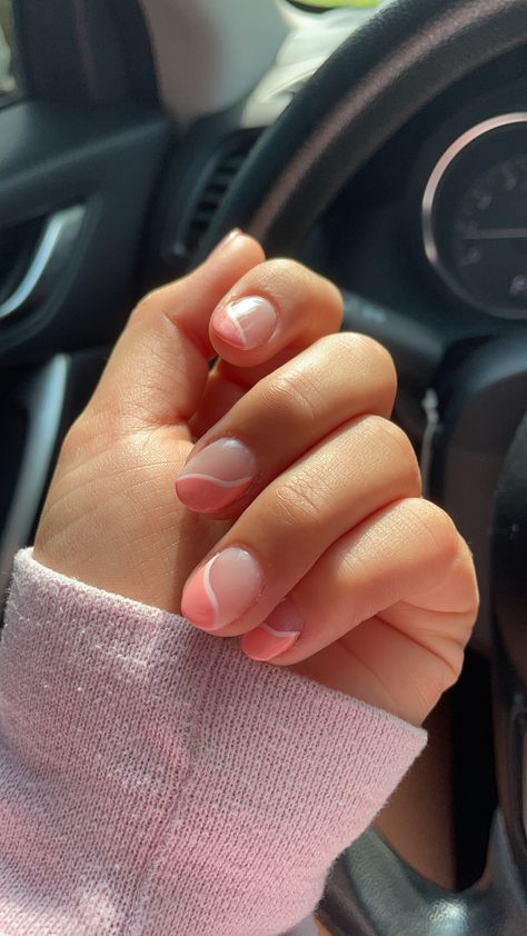 Simplistic Short Nail Designs, Minimalist Dip Nail Designs, Short Round Nail Ideas Summer, Shirt Nail Shapes, Cute Short Round Nail Designs, Cute Shirt Nail Ideas, Pink Shirt Nail Designs, Shirt Summer Nails, Shirt Round Nails