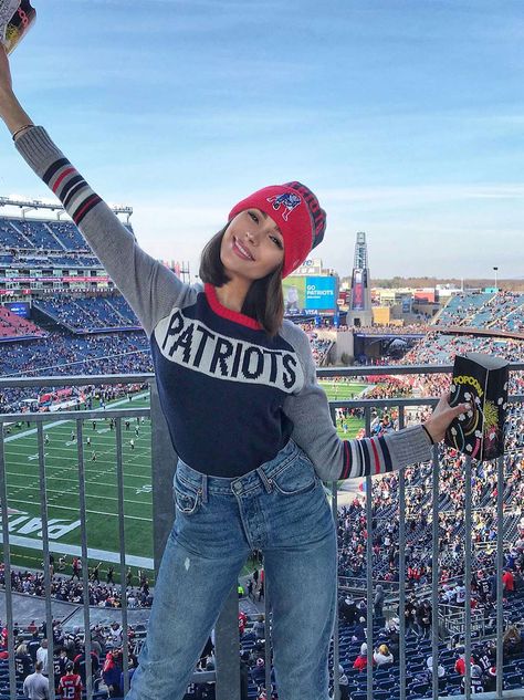 olivia-culpo Super Bowl Outfit, Patriots Game, Cute Outfit Ideas, Cold Weather Outfit, Football Game Outfit, Nfl Outfits, Coordinating Outfits, Olivia Culpo, Gisele Bundchen