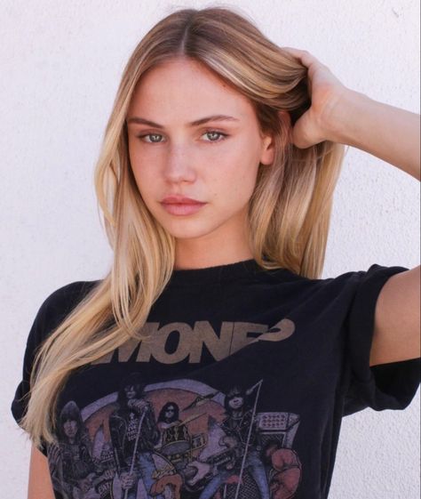 Scarlett Rose Leithold, Scarlett Leithold, Jessica Clement, Scarlett Rose, Model Agency, Pretty Hairstyles, Nice Tops, Graphic Tank Top, Girl Birthday