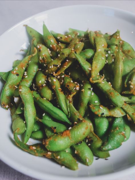 Edamame Seasoning, Edamame Seasoning Recipe, Spicy Edamame Recipes Easy, Seasoned Edamame, Seasoned Edamame Recipe, Edamame Recipes Spicy, Asian Inspired Salad, Edamame Recipes, Low Carb Sides