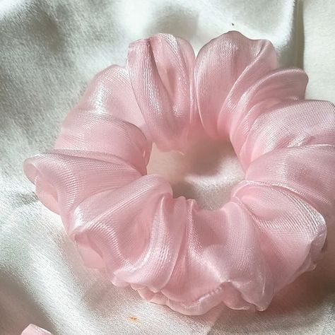 Small Scrunchies, Scrunchies Aesthetic, Pink Scrunchie, Bows For Sale, Scrunchie Styles, Bow Scrunchie, Pearl Bow, Bow Shop, Alligator Clips