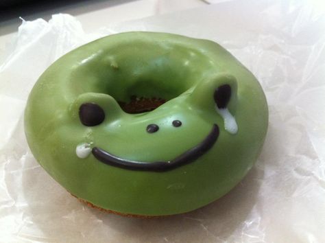 Frog donuts Frog Shaped Food, Frog Donut, Frog Baking, Frog Food, Rainy Forest, Frog Cupcakes, Frog Tea, Green Inspo, Swamp People