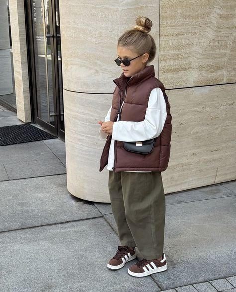 Hairstyle Aesthetic Girl, Olive Outfit, Hairstyle Aesthetic, Magical Childhood, Braided Crown, Kids Street Style, Outfit Adidas, Mom Daughter Outfits, Baby Sunglasses