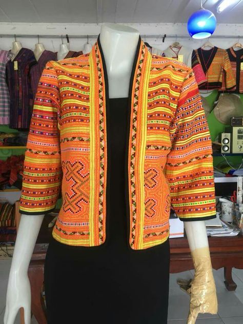 Blazer Tenun Ikat, Outer Batik Casual, Hmong Dress, Hmong Outfit, Hmong Clothing, Outer Batik, Modern Filipiniana Dress, Kebaya Modern Dress, Big Size Fashion