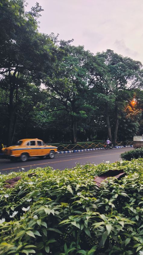 Kolkata Asthetic Pic, Kolkata Street Photography, Kolkata Snap, Kolkata Taxi, Kolkata Aesthetic, Kolkata City, Daily Snap, Train Video, Movie Love Quotes