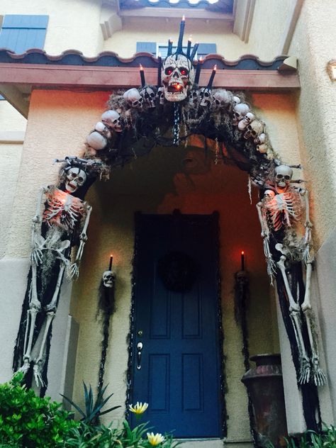 Pumpkin And Skull Arch, Spirit Halloween Decorations, Skeleton Archway Diy, Halloween Skeleton Decorations Outdoor, Skull Archway Diy, Halloween Arches, Skull Archway, Skull Arch, Powerpuff Girls Halloween