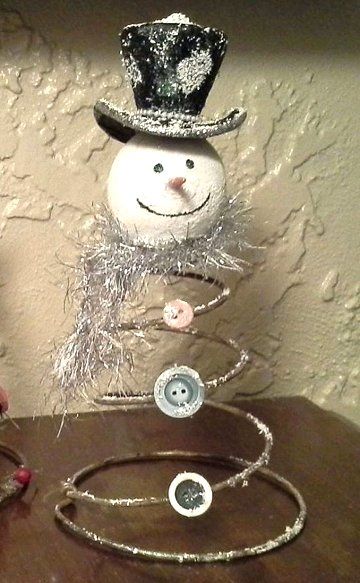 Christmas Decor Diy Cheap, Bed Spring Crafts, Bed Spring, Snow Men, Cheap Christmas Diy, Christmas Decorations Cheap, Spring Projects, Bed Springs, Cheap Christmas