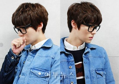 Guys with glasses literally are so hot! I think the label NERD is really off here, glasses are HOT! And Ahn Jae Hyun is totally rocking them!😍 Guys With Glasses, Ahn Jae Hyun, Mens Glasses, The Label, Ulzzang, Feelings, Anime