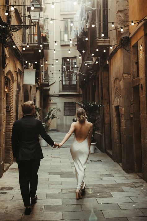 Intimate Elopement Ideas, Styled Engagement Shoot, Wedding Shot List, Rome Photo, Vintage Vespa, Eyes Photography, Barcelona Wedding, Gothic Quarter, Intimate Elopement