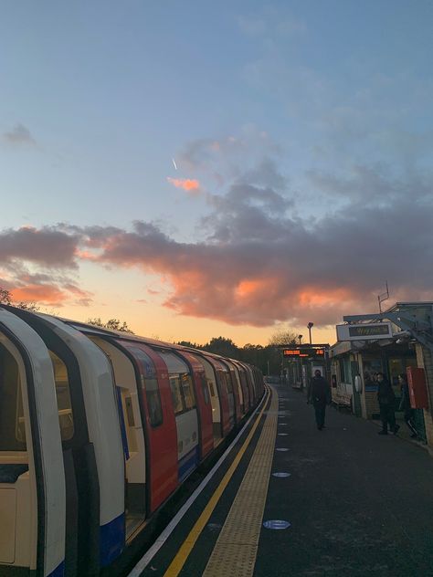 Aesthetic Train, Train Aesthetic, Aesthetic London, London Dreams, London Aesthetic, London Town, London Calling, London Underground, Dream City