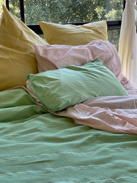 Pastel Bedding Aesthetic, Bedroom Pastel Colors, Aesthetic Bedspread, Colourful Bedding, Pastel Bedroom Ideas Adult, Pastel Home, Pastel Danish Bedroom, Modern Pastel Bedroom, Mint Bedding