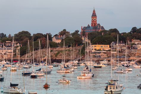 Marblehead, MA - idyllic beach getaway, but epitomizes laid-back New England charm and has a history dating all the way back to the American Revolution. Marblehead Massachusetts, Northern California Travel, England Beaches, New England Travel, Visiting England, Hidden Door, Wine Travel, Seaside Towns, Beach Getaways