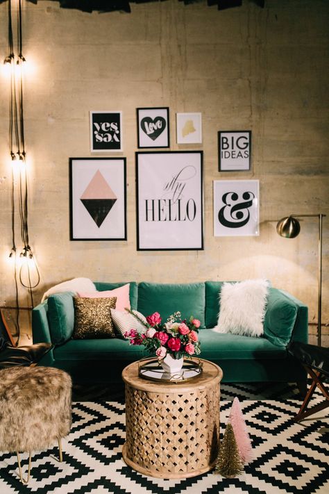 Green Living Room Boho, Living Room With Green Couch, Fluffy Stool, Green Couch Living Room, Green Sofa Living Room, Picture Green, Modern Rustic Living Room, Pink Cushion, Brown Glitter