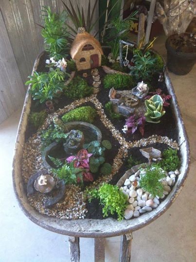 Hermoso Diy Mini Fairy, Fairy Garden Design Ideas, Indoor Fairy Gardens, Garden Furniture Design, Fairy Garden Furniture, Fairy Garden Ideas, Fairy Garden Designs, Faeries Gardens, Mini Fairy Garden