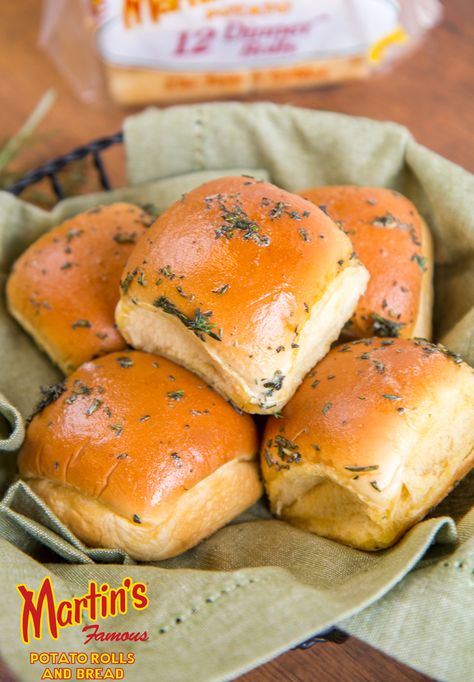 This Rosemary and Thyme Herb Glaze is perfect for Martin's Dinner Potato Rolls! Your family will love this recipe! Martins Potato Rolls Recipe, Thanksgiving Bread Rolls, Potato Rolls Recipe, Thanksgiving Bread, Dinner Party Menu Ideas, Thyme Herb, Party Menu Ideas, Potato Rolls, Dinner Roll