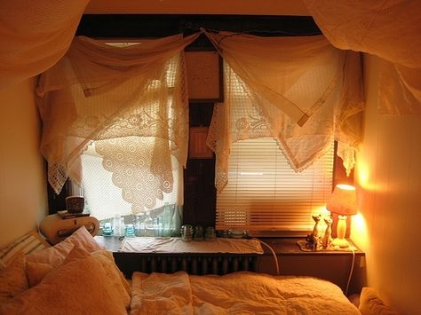 Pretty room. Unmade Bed, Dreamy Bedrooms, Pretty Room, Dreamy Room, House Room, Decoration Accessories, Dream Rooms, Cool Rooms, Dream Bedroom