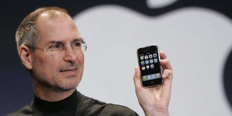 How Steve Jobs Inadvertently Helped Create The World Wide Web Iphone 2007, Whatsapp Tricks, Famous Speeches, Steve Wozniak, Apple Ii, Iphone 2g, First Iphone, Apple Computer, Guerilla Marketing