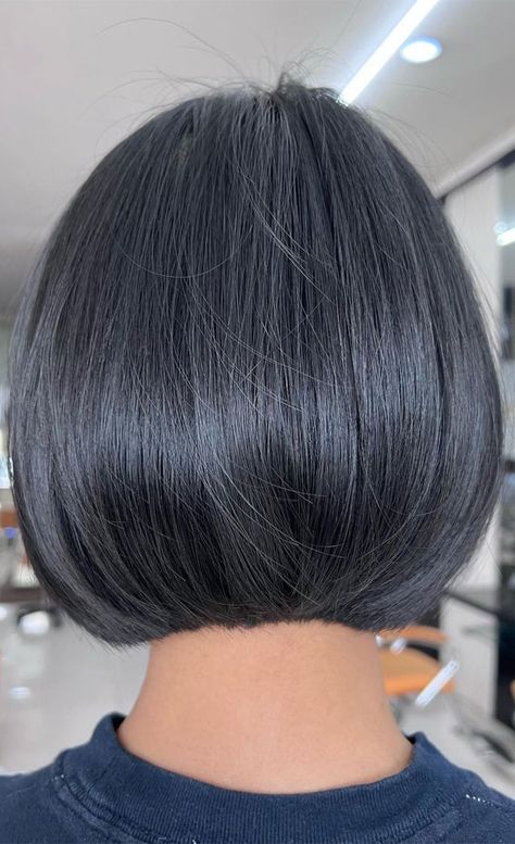 Bob With A Side Part, Short Center Part Bob, Center Part Short Bob, Layered Bob Side Part, Short Bob Haircuts Side Part, Side Parted Bob, Deep Side Part Layered Bob, Trending Haircuts For Women, Best Bobs