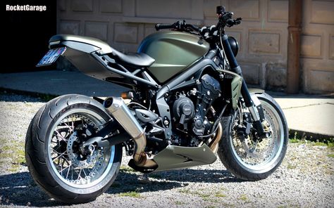 Moto Triumph Hellas: Triumph Street Triple 675 Custom by Ramarro Triumph Triple, Triumph Street Triple R, Motorcycle Concept, Triumph Street Triple 675, Moto Triumph, Triumph Cafe Racer, Street Triple 675, Triumph Speed Triple, Triumph Street Triple