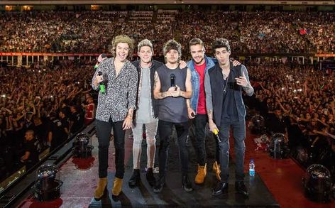 1d San Siro, One Direction Wallpapers, Wallpaper Concert, One Direction Live, Wallpaper For Laptop, One Direction Wallpaper, Wallpapers Hd, Live Wallpapers, One Direction