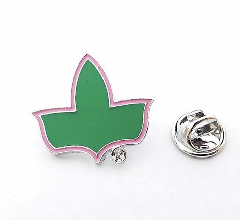 Ivy leaf brooch #AlphaKappaAlpha #AKA #Sorority Aka Alpha Kappa Alpha, Skee Wee, Disney Couture, Alpha Kappa Alpha Sorority, Green Ivy, Greek Sorority, Steampunk Diy, Ivy Leaf, Alpha Kappa Alpha