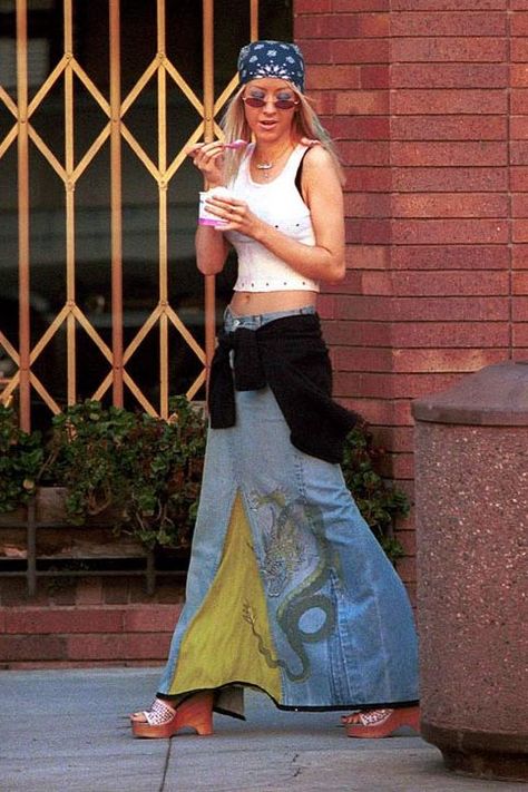 Y2k Long Skirt, Denim Maxi Skirt Outfit, Long Denim Skirt Outfit, Nineties Fashion, Y2k Denim Skirt, Denim Skirt Outfits, Long Skirt Outfits, Long Denim Skirt, Maxi Skirt Outfits