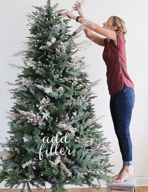 How to Decorate a Christmas Tree, in Just FIVE Steps! A beautiful well-decorated Christmas tree might look daunting, but this 5-step process will help you make it catalog-worthy, whether your style is more sparkly glam or more cottage rustic. Details from Sincerely Sara D on Remodelaholic.com Tree Fillers, Glam Christmas Tree, Decorating A Christmas Tree, Decorate A Christmas Tree, Glam Christmas, Farmhouse Christmas Tree, Christmas Tree Inspiration, White Christmas Decor, Simple Christmas Tree