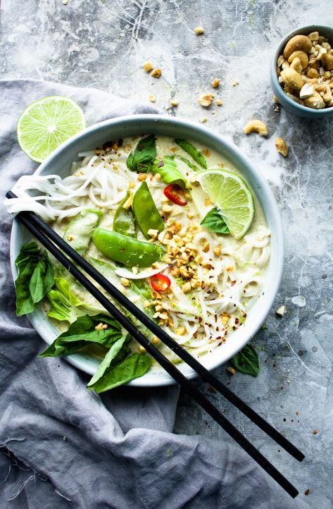 Earth Oven, Vegan Thai Green Curry, Healthy Vegan Recipes, Thai Green Curry, Green Curry, Vegan Recipes Healthy, Curry Recipes, Vegan Dinners, A Bowl