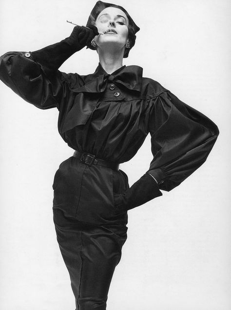 1950- Dorian Leigh wearing Balenciaga, photographed by Irving Penn. Leigh's pose- her hand placed just below her hip- accentuates the circular shape of the leg of mutton sleeve. Doechii Alligator, Full Body Side Profile, Vogue Illustration, Vintage High Fashion, Dorian Leigh, Vintage Opulence, Mutton Sleeve, Irving Penn, Vogue Vintage