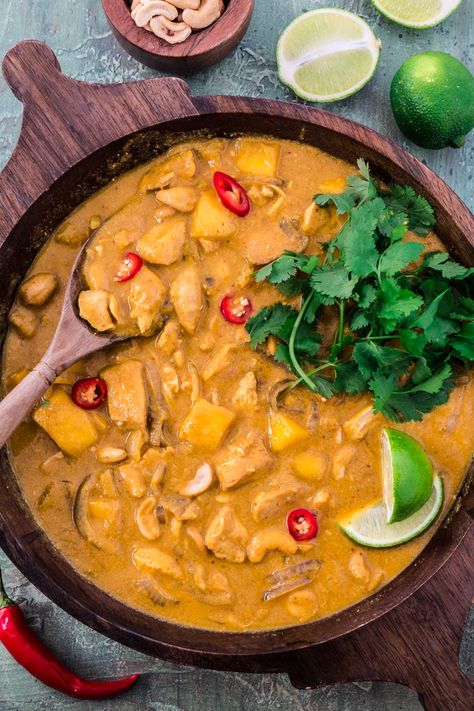 Slow Cooker Chicken Mango Curry Mango Curry Chicken Crock Pot, Slow Cooker Mango Chicken, Slow Cooker Mango Chicken Curry, Chicken Curry Crockpot, Crock Pot Curry, Slow Cooker Curry Recipes, Mango Chicken Curry, Milk Chicken, Chicken Carbonara Recipe