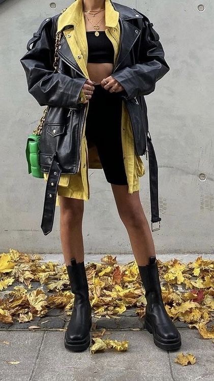 Skirt And Combat Boots Outfit, Outfit With Combat Boots, Short Jacket Outfit, Bikers Outfit, Short Boots Outfit, Biker Style Women, Biker Boots Outfit, Biker Jacket Outfit, Combat Boot Outfits