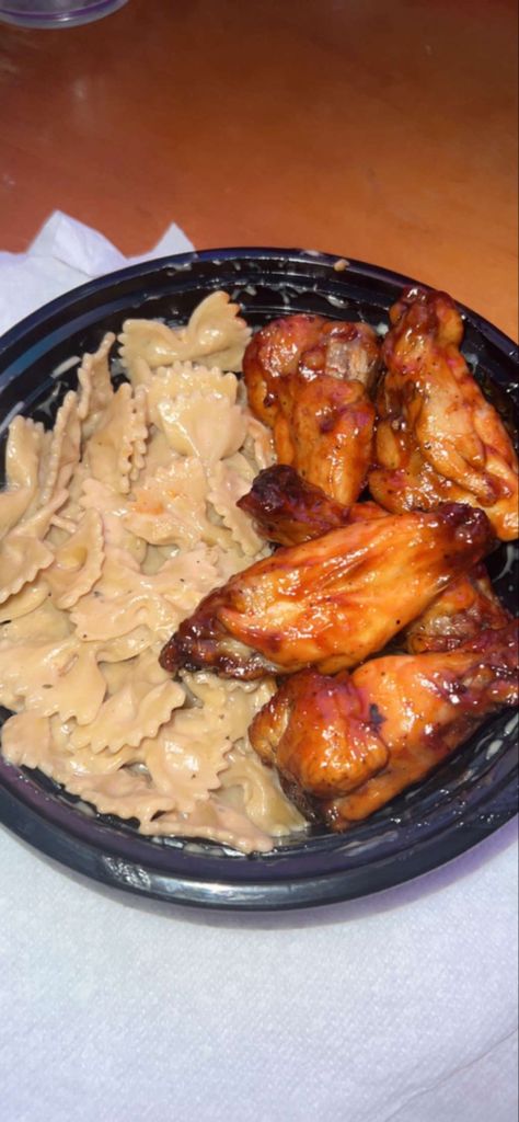 bow tie noodles with Alfredo sauce and bbq chicken wings Noodles With Alfredo Sauce, Spaghetti And Chicken, Bow Tie Noodles, Noodles With Chicken, Bbq Chicken Wings, Chicken Alfredo, Alfredo Sauce, Bbq Chicken, Pretty Food