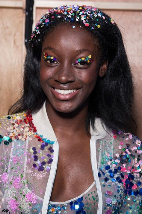 Easy Halloween Costume Beauty Ideas: Rainbow Confetti Makeup Confetti Makeup Look, Confetti Makeup, Rainbow Confetti, Vip Pass, Jeanne Lanvin, Black Betty, Halloween Costume Ideas, Kiss Makeup, Beauty Ideas