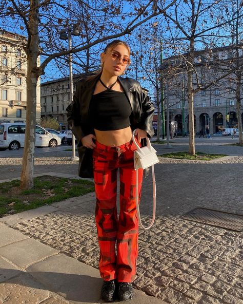 Red Cargo Pants Outfit, Trousers Aesthetic, Red Cargo Pants, Straight Sweatpants, Sweatpants Women, High Waist Trousers, Cargo Pants Outfit, Korean Streetwear, Aesthetic Fits