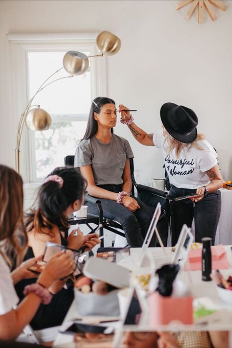 Beauty Masterclass Event, Make Up Classes Ideas, Makeup Workshop Setup, Bridal Makeup Artist Aesthetic, Makeup Workshop Ideas, Makeup Class Ideas Setup, Makeup Class Ideas, Mua Headshots, Beauty School Aesthetic