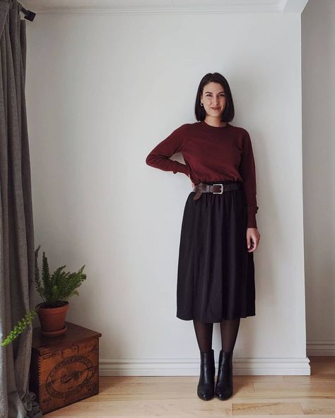 Black Midi Skirt Outfit, Black Skirt Outfits, Sheer Black Tights, Fall Skirt, Midi Skirt Outfit, Winter Skirt Outfit, Fall Layers, Style Fall, Skirt Outfit