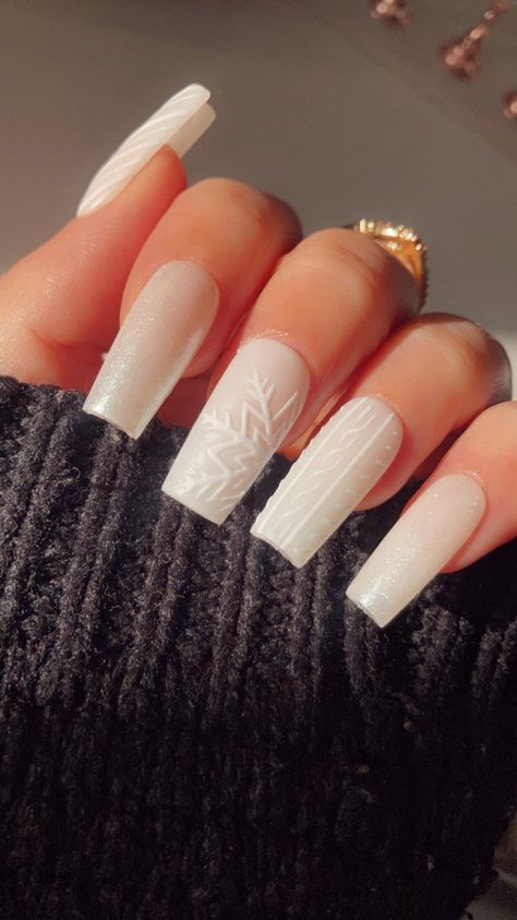 Cute White Winter Nails, Nails Inspo For Christmas, Christmas Nails Milky White, Milky White Nails Christmas, Nokti Za Bozic, Milky White Matte Nails, Christmas Nails White And Silver, Acrylic Nails Ideas Christmas, Cristmass Nails 2024