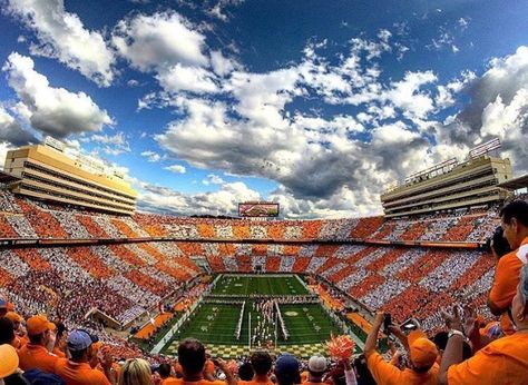 Neyland Stadium via InstagramTennessee Tennessee College Football, Tn Vols Football, Rocky Top Tennessee, Neyland Stadium, Tennessee Volunteers Football, Tn Vols, Orange Country, Go Vols, Tennessee Vols