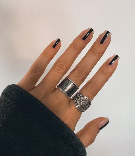 Dark Feminine Nails Short, Minimalistic Nail Designs, Minimalistic Nails, Winter Nail Art Designs, Minimal Nails Art, Trends Nails, Minimal Nails, Winter Nail Art, Nails Desing