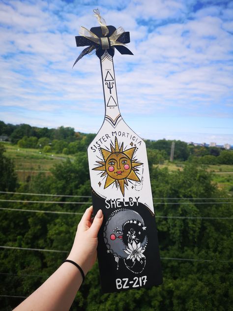 Black And White Sorority Paddle, Paddle Painting Ideas Sorority, Paddle Painting Ideas, Paddle Sorority Big, Big Little Paddles, Phi Sigma Pi, Paddle Ideas, Sorority Ideas, Sigma Pi