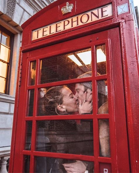 Westminster Station, London Photo Ideas, London Couple, Photoshoot London, Red Phone Booth, London Photoshoot, Places In London, Most Instagrammable Places, London Baby