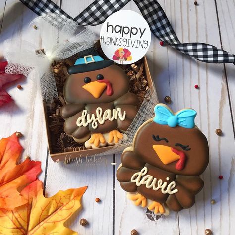 Thanksgiving cookies. Turkey cookies. Personalized cookies. @blushbakeryca Personalized Thanksgiving Cookies, Thanksgiving Cookies Decorated, Thanksgiving Sweets, Cookies Personalized, Fall Decorated Cookies, Turkey Cookies, Cake Photos, Thanksgiving Cookies, Personalized Cookies