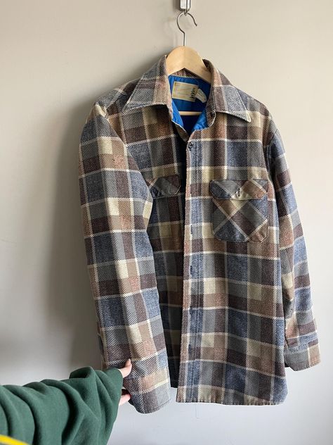 Vintage button up flannel shirt  with soft quilted  interior  Super comfy and cozy, perfectly slightly oversize fit  Perfect for hiking, camping, outdoors or everyday wear I think it's from 1970s era Oversize Flannel, Long Sleeve Button Up Shirt, Camping Outdoors, Vintage Button, Flannel Shirt, Vintage 70s, Button Up, Camping