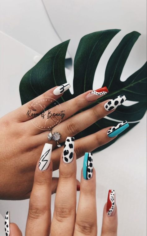 Cow Print Lightning Bolt Nails, Red And White Western Nails, Nails 2023 Trends Western, 4th Of July Cow Print Nails, Western Acrylic Nails Ideas, Halloween Cow Print Nails, Austin Texas Nails, Western Red White And Blue Nails, Blue Cow Print Nail Ideas