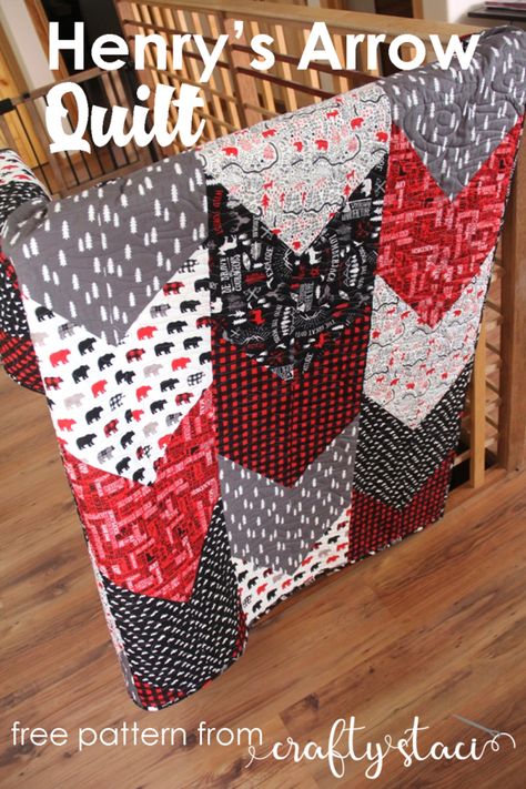 Henry's arrow quilt is easy to put together, and the big pieces are great for showing off larger scale prints! Crafty Staci, Arrow Quilt, Car Quilt, Tutorial Sewing, Latch Hook Rug Kits, Quilt Sewing Patterns, Beginner Quilt Patterns, Sewing Tutorials Free, Summer Quilts