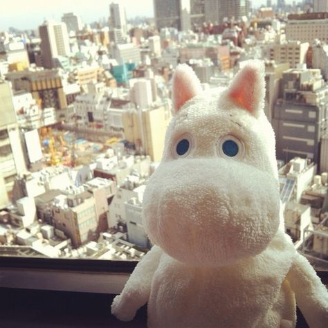 Moomin in Tokyo! (via mynthlr instagram) #moomin #tokyo Moomin Plush Aesthetic, Aesthetic Moomin, Moomin Cartoon, Moomin Valley, Tove Jansson, Kawaii Plushies, Room Posters, No. 2, Dinosaur Stuffed Animal