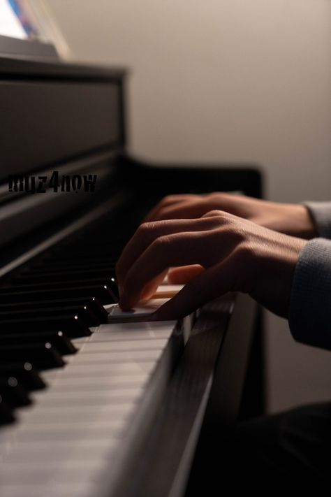 Piano Photography, Electric Keyboard, Wish Board, Piano Key, Happy Students, Playing Piano, Keyboard Piano, Learn Piano, Music Photo