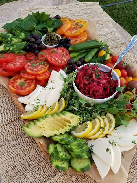 Summer Vegetable Platter | Clean Food Crush Veggie Plate, Soya Mumu, Vegetable Platter, Party Food Platters, Clean Food Crush, Charcuterie Recipes, Veggie Tray, Summer Vegetable, Food Platters