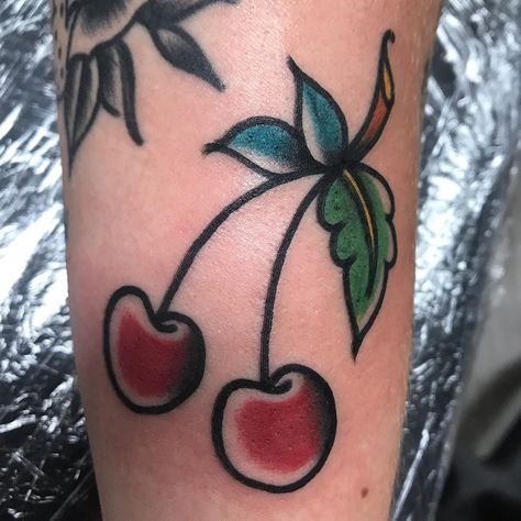 Traditonal Tattoo, Small Traditional Tattoo, Rockabilly Tattoos, Traditional Heart Tattoos, Cherry Tattoo, Apple Tattoo, American Traditional Tattoo Ideas, Colour Tattoo, Traditional Tattoo Ideas